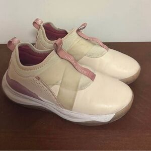 Clove nursing shoes